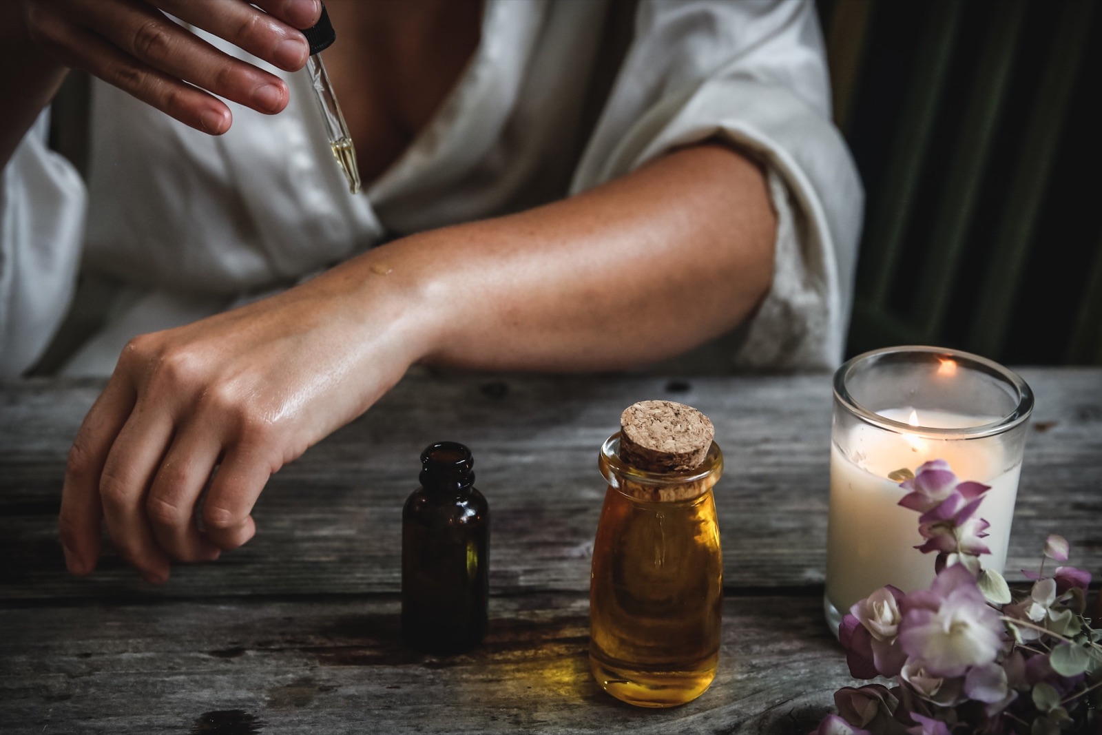 Aroma oils, essential oils & aromatherapy