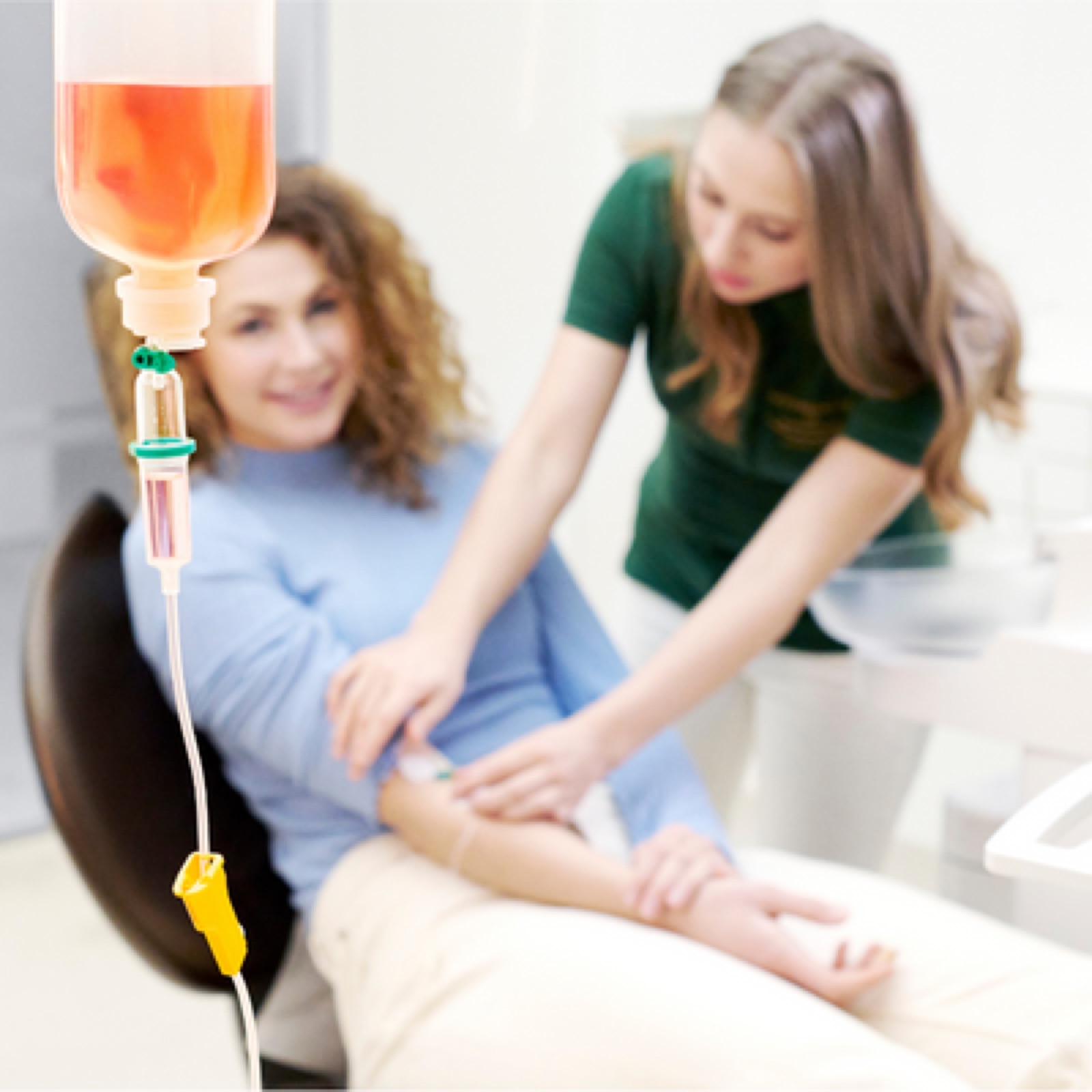 Chelation infusion at a naturopathic practitioner's (Heilpraktiker) practice in Berlin – naturopathic infusion therapy
